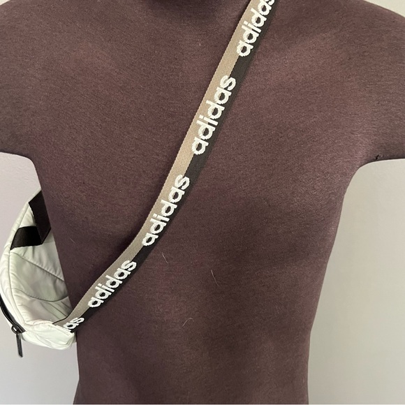 Adidas Crossbody Bag Fanny Pack Gray Puffer One Strap Zip Closure Bag - Picture 6 of 8